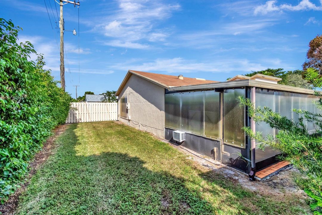 For Sale: $350,000 (2 beds, 2 baths, 1180 Square Feet)