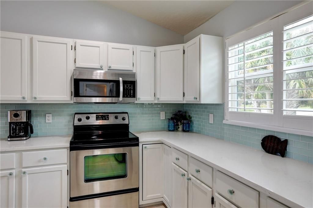 For Sale: $1,100,000 (4 beds, 2 baths, 2407 Square Feet)