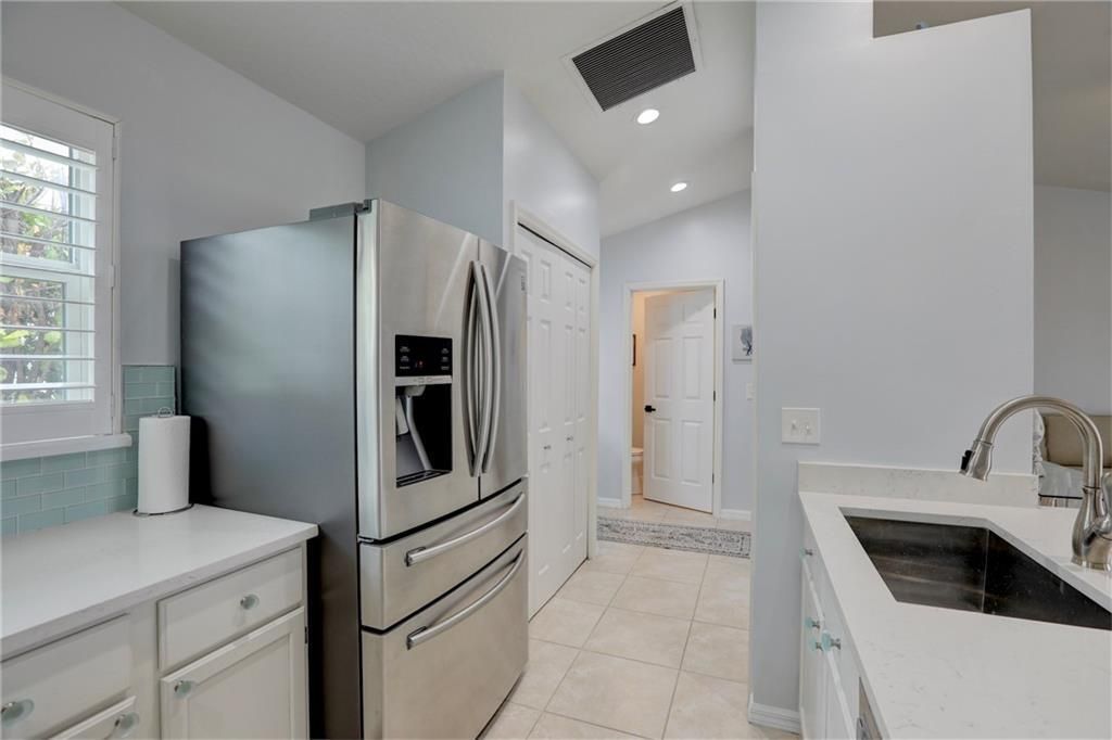 For Sale: $1,100,000 (4 beds, 2 baths, 2407 Square Feet)