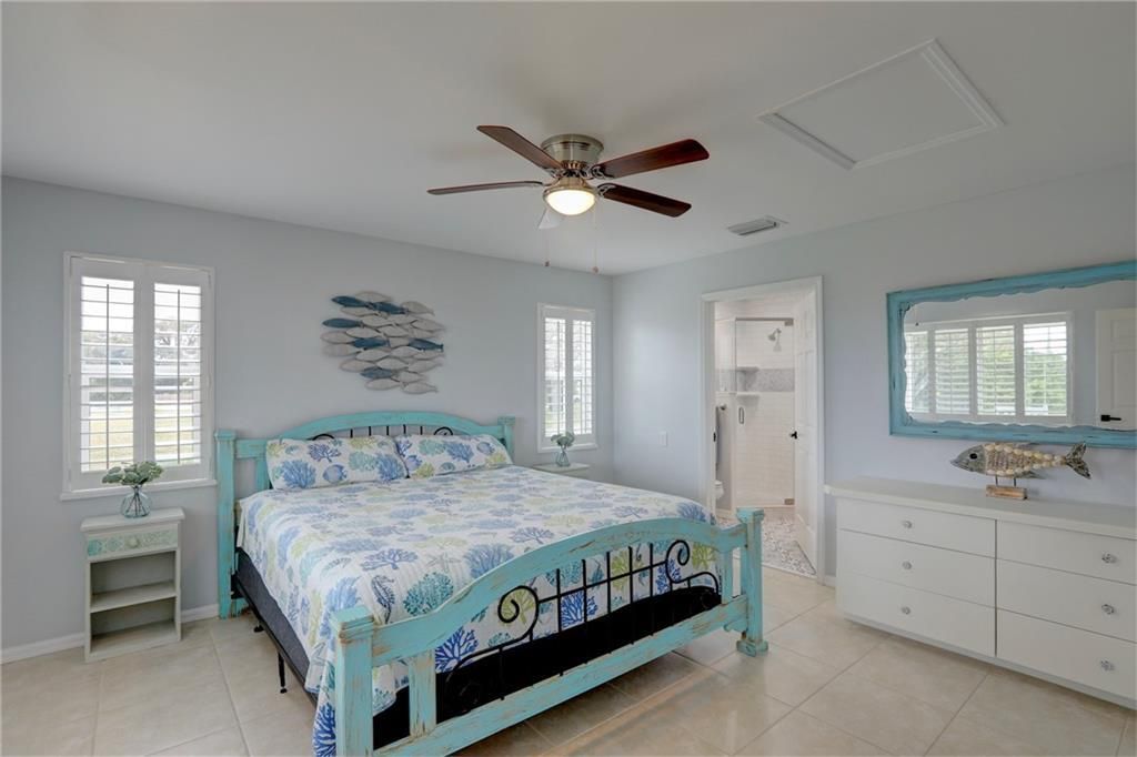 For Sale: $1,100,000 (4 beds, 2 baths, 2407 Square Feet)