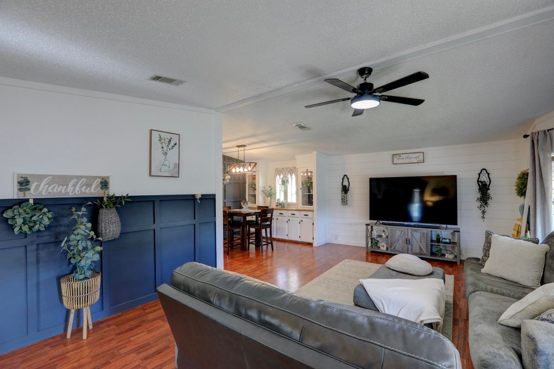 For Sale: $217,000 (3 beds, 2 baths, 1492 Square Feet)