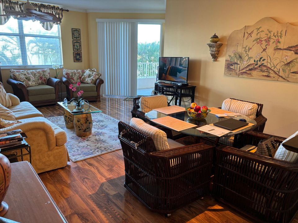 Active With Contract: $3,750 (2 beds, 2 baths, 1265 Square Feet)