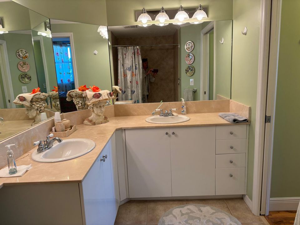 Active With Contract: $3,750 (2 beds, 2 baths, 1265 Square Feet)