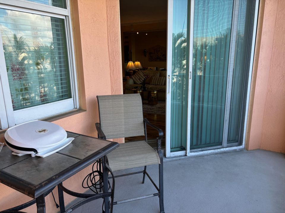 Active With Contract: $3,750 (2 beds, 2 baths, 1265 Square Feet)