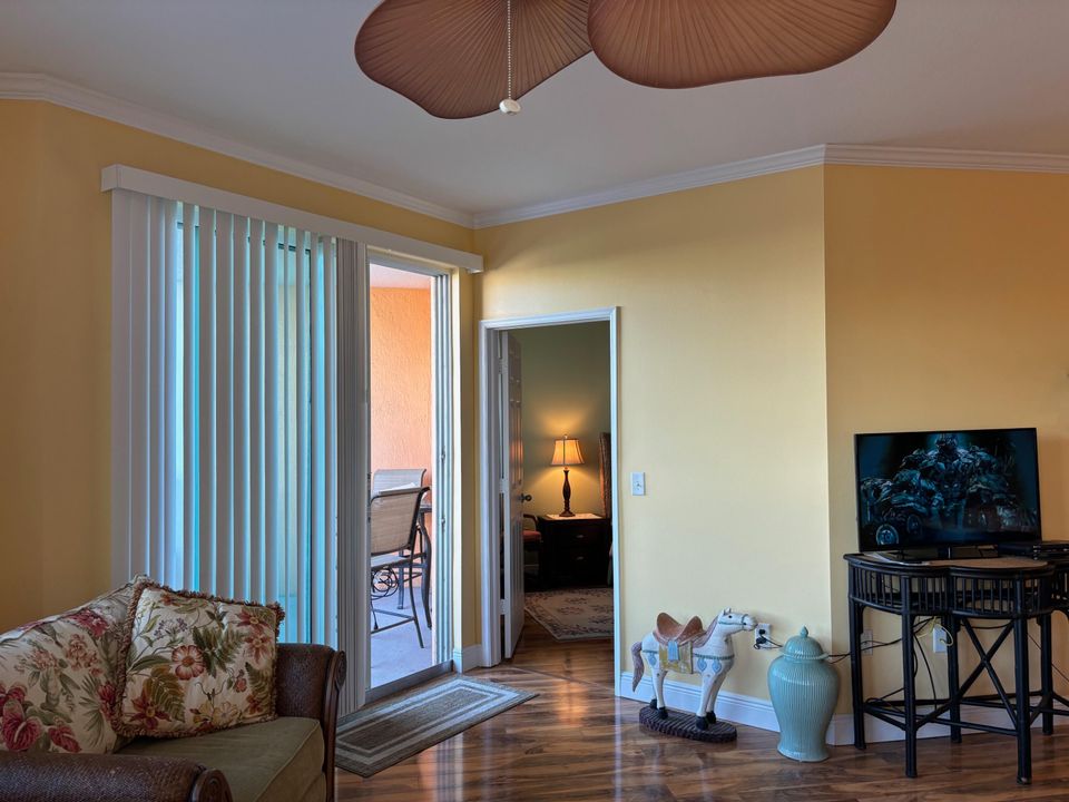 Active With Contract: $3,750 (2 beds, 2 baths, 1265 Square Feet)