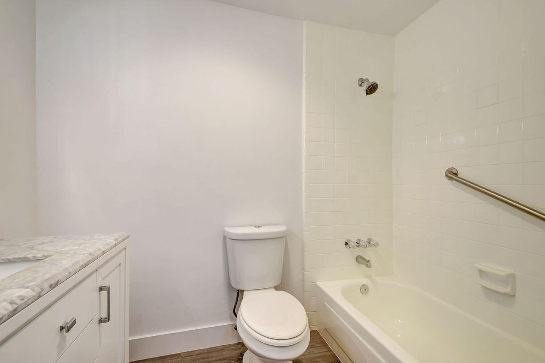 For Sale: $227,000 (2 beds, 2 baths, 1088 Square Feet)