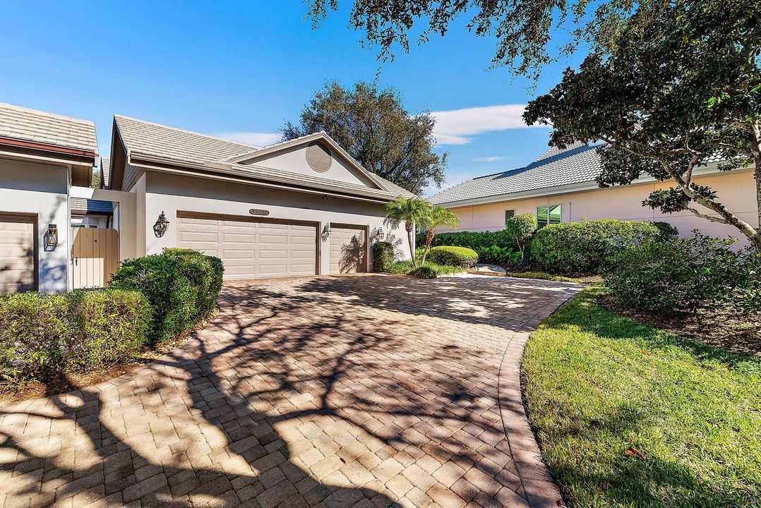 For Sale: $2,395,000 (3 beds, 3 baths, 3330 Square Feet)