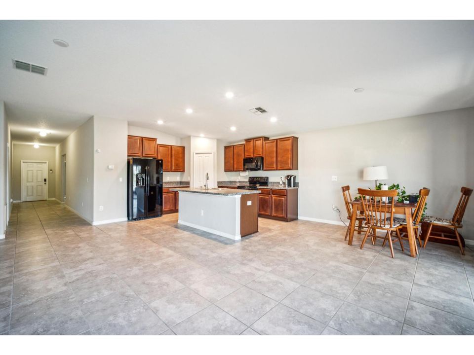 For Sale: $351,000 (4 beds, 2 baths, 1939 Square Feet)