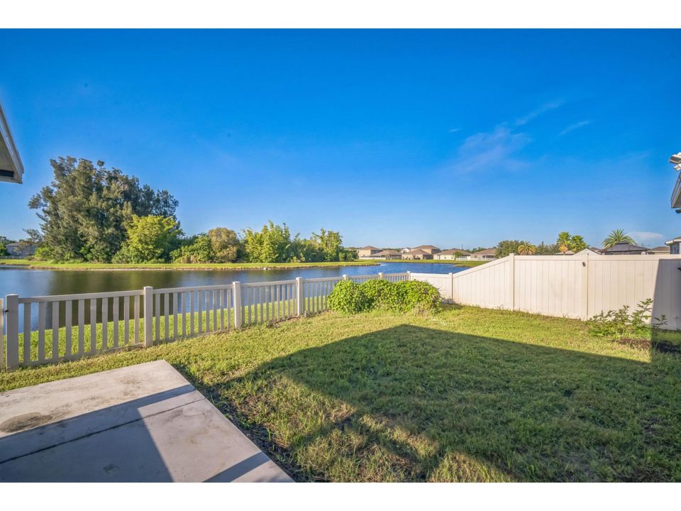 For Sale: $351,000 (4 beds, 2 baths, 1939 Square Feet)