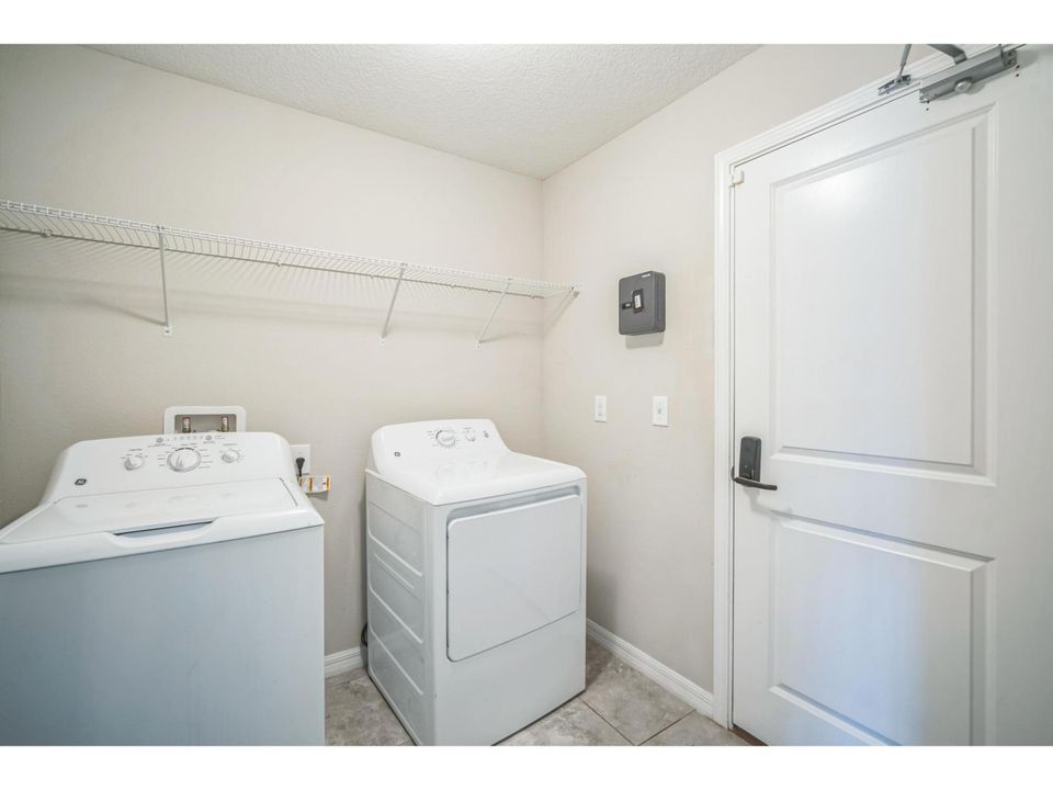 For Sale: $351,000 (4 beds, 2 baths, 1939 Square Feet)