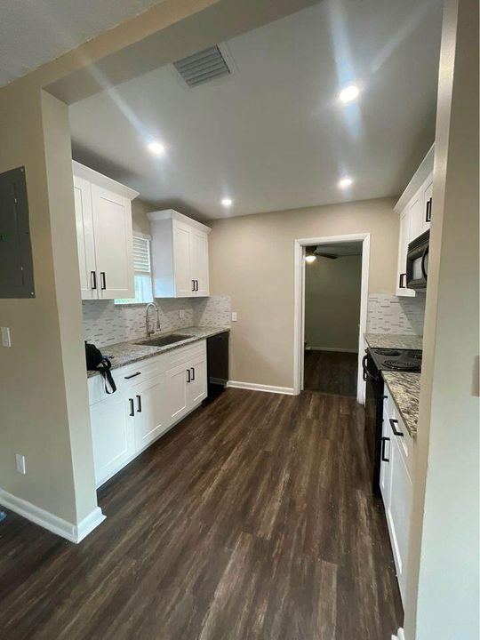 For Rent: $2,550 (2 beds, 1 baths, 1104 Square Feet)