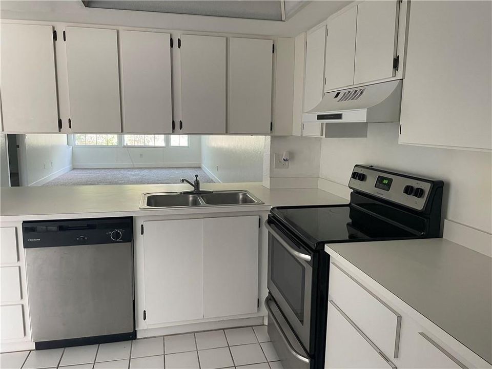 For Rent: $2,100 (2 beds, 2 baths, 1201 Square Feet)