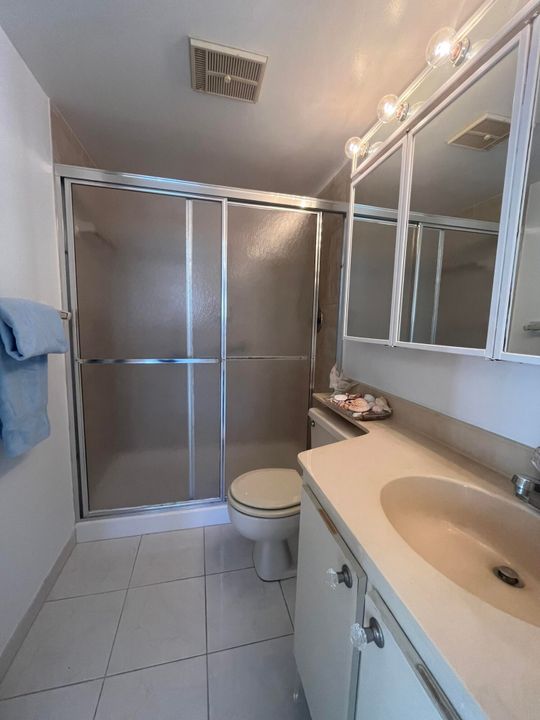 For Sale: $369,000 (2 beds, 2 baths, 1090 Square Feet)