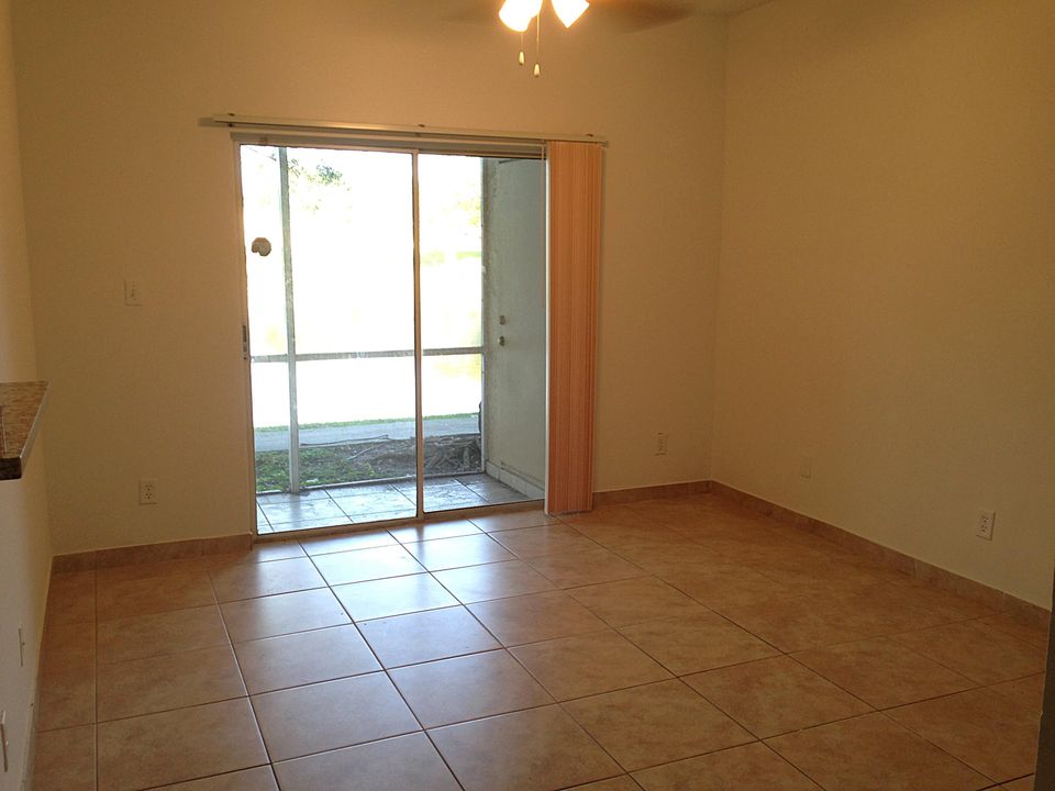 For Sale: $225,000 (2 beds, 2 baths, 891 Square Feet)