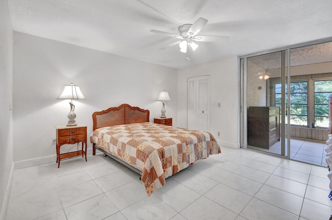 For Sale: $130,000 (2 beds, 2 baths, 1044 Square Feet)