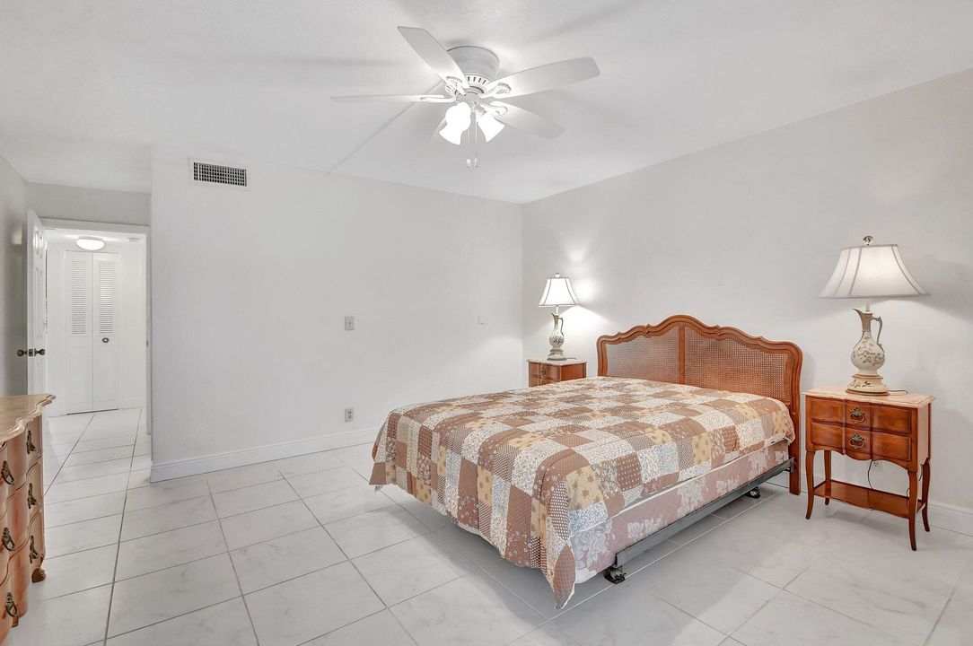 For Sale: $130,000 (2 beds, 2 baths, 1044 Square Feet)