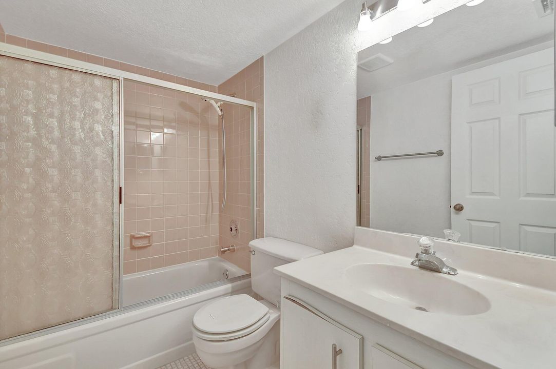 For Sale: $130,000 (2 beds, 2 baths, 1044 Square Feet)