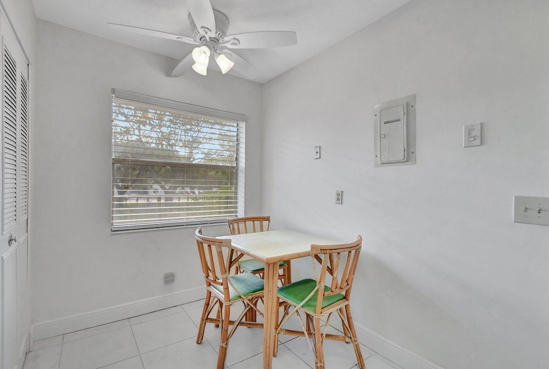 For Sale: $130,000 (2 beds, 2 baths, 1044 Square Feet)