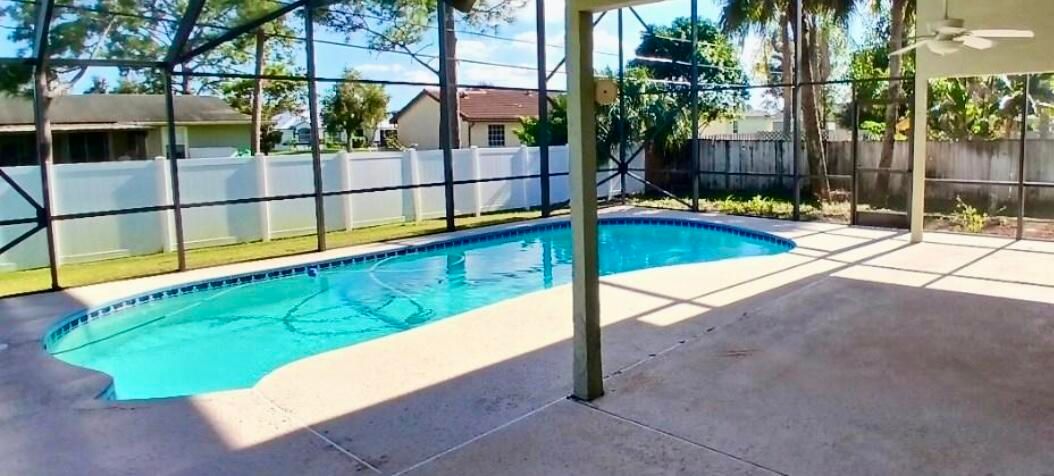 Recently Rented: $2,700 (3 beds, 2 baths, 1716 Square Feet)