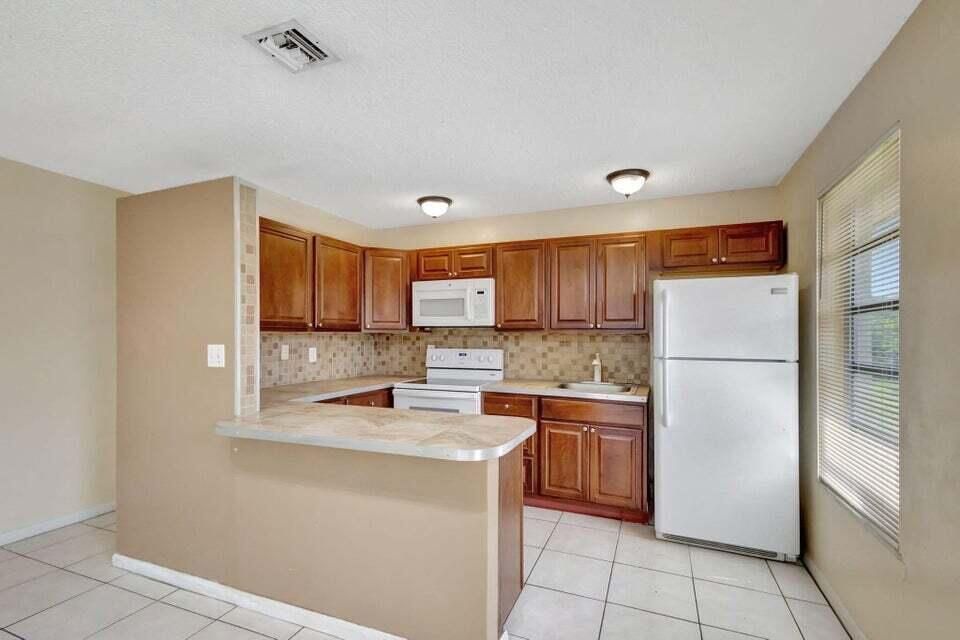 For Rent: $2,195 (2 beds, 1 baths, 1024 Square Feet)