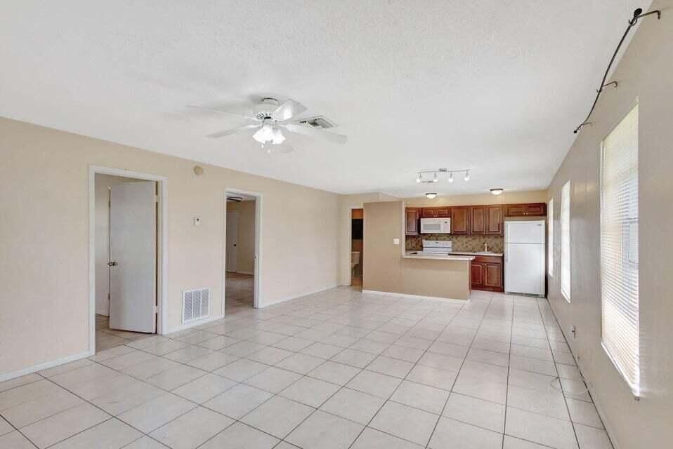 For Rent: $2,195 (2 beds, 1 baths, 1024 Square Feet)