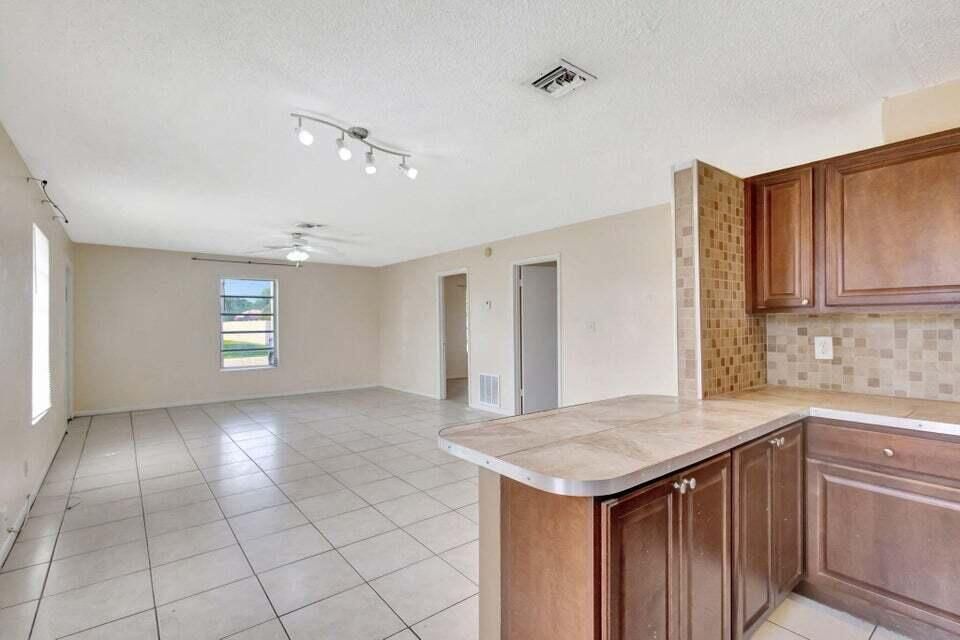 For Rent: $2,195 (2 beds, 1 baths, 1024 Square Feet)