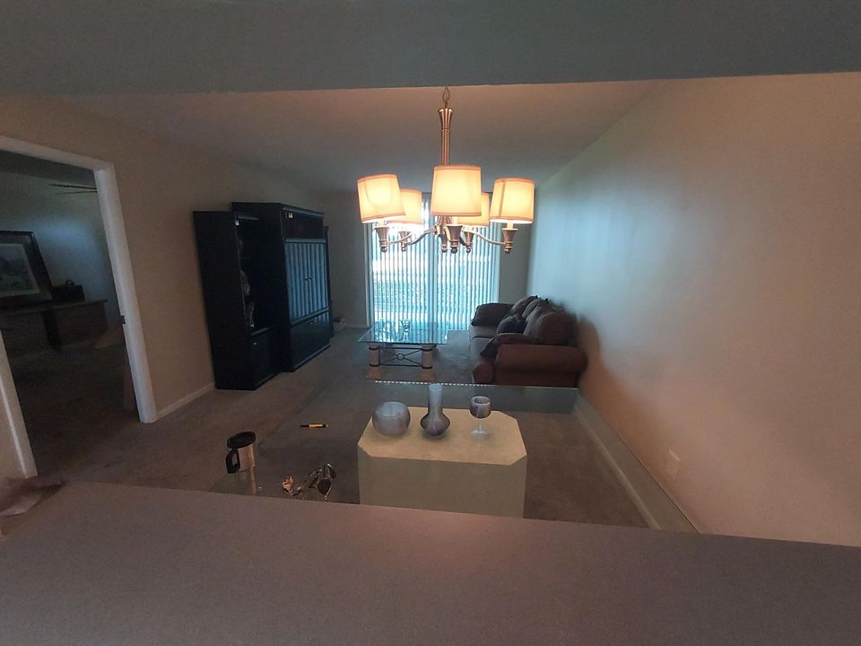 For Sale: $99,000 (1 beds, 1 baths, 700 Square Feet)