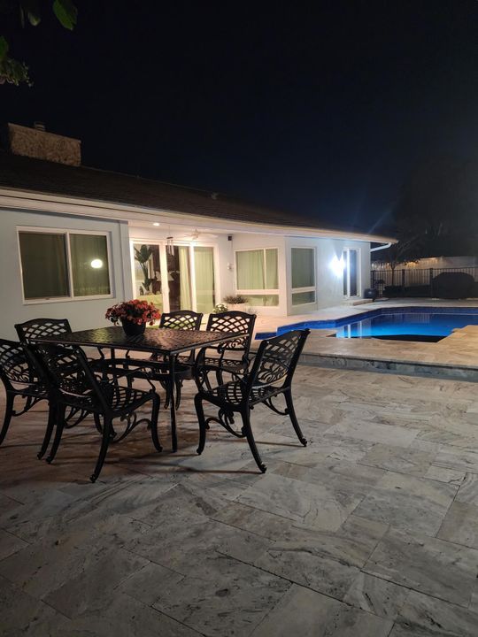 Active With Contract: $1,075,000 (3 beds, 2 baths, 2384 Square Feet)