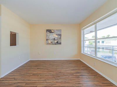 For Sale: $148,700 (1 beds, 1 baths, 695 Square Feet)