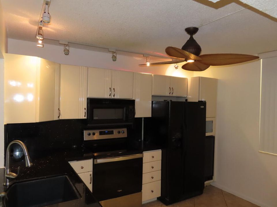 For Rent: $2,300 (2 beds, 2 baths, 1300 Square Feet)