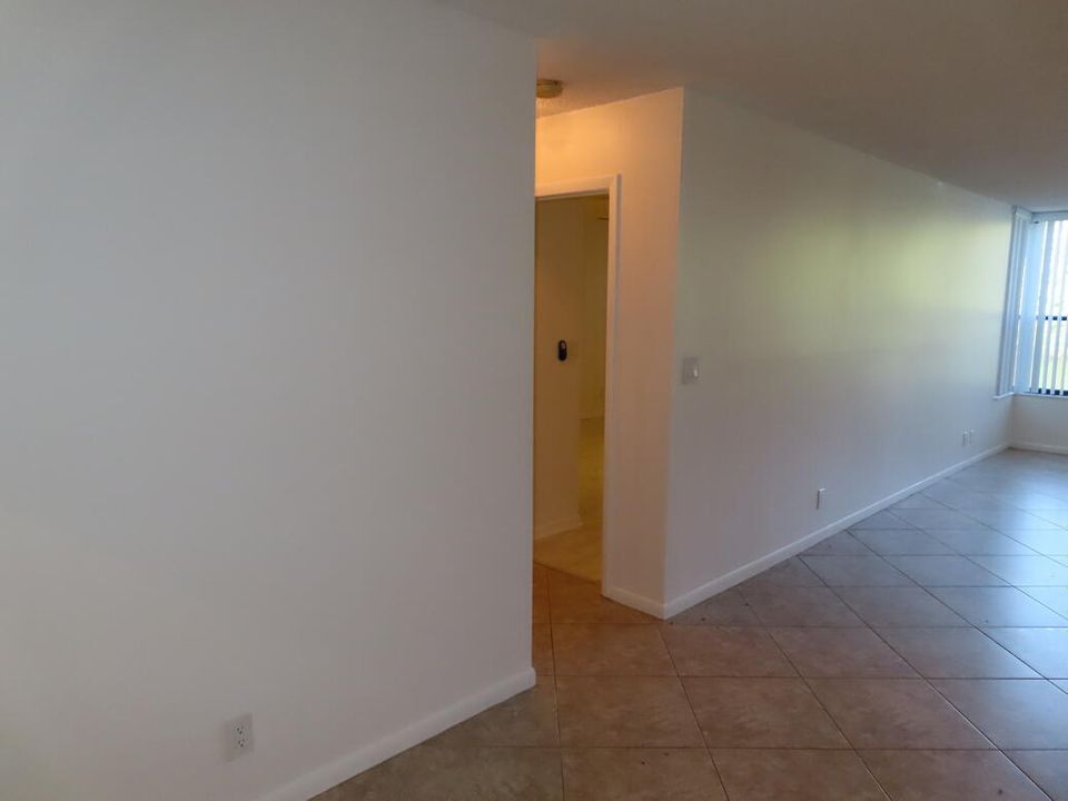 For Rent: $2,300 (2 beds, 2 baths, 1300 Square Feet)