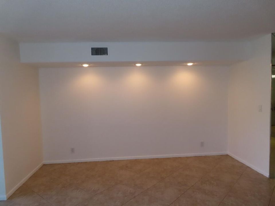 For Rent: $2,300 (2 beds, 2 baths, 1300 Square Feet)