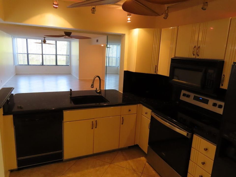 For Rent: $2,300 (2 beds, 2 baths, 1300 Square Feet)