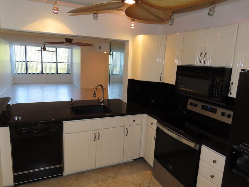 For Rent: $2,300 (2 beds, 2 baths, 1300 Square Feet)