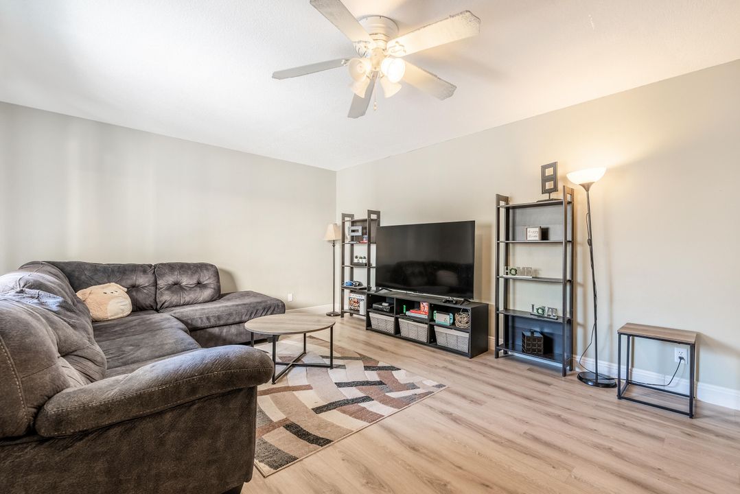 For Sale: $304,999 (2 beds, 2 baths, 1577 Square Feet)