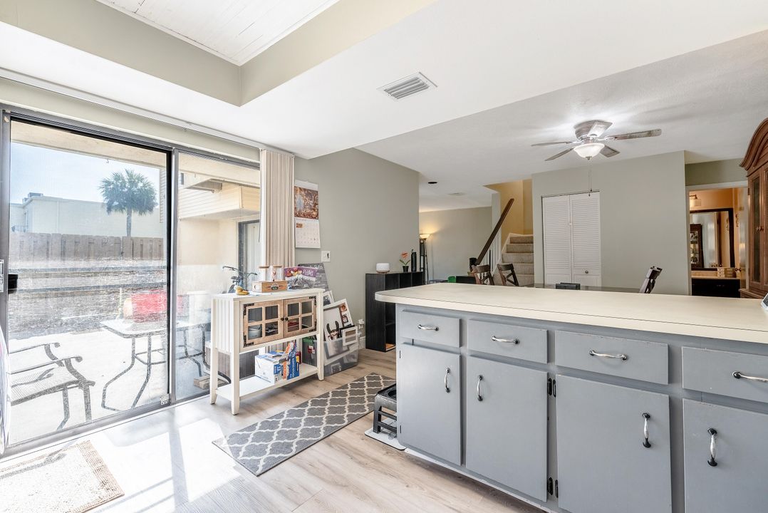 For Sale: $304,999 (2 beds, 2 baths, 1577 Square Feet)