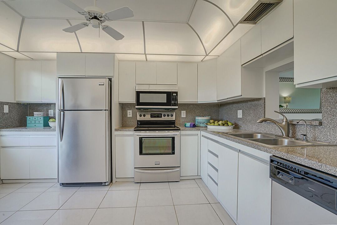 For Sale: $150,000 (2 beds, 2 baths, 1291 Square Feet)