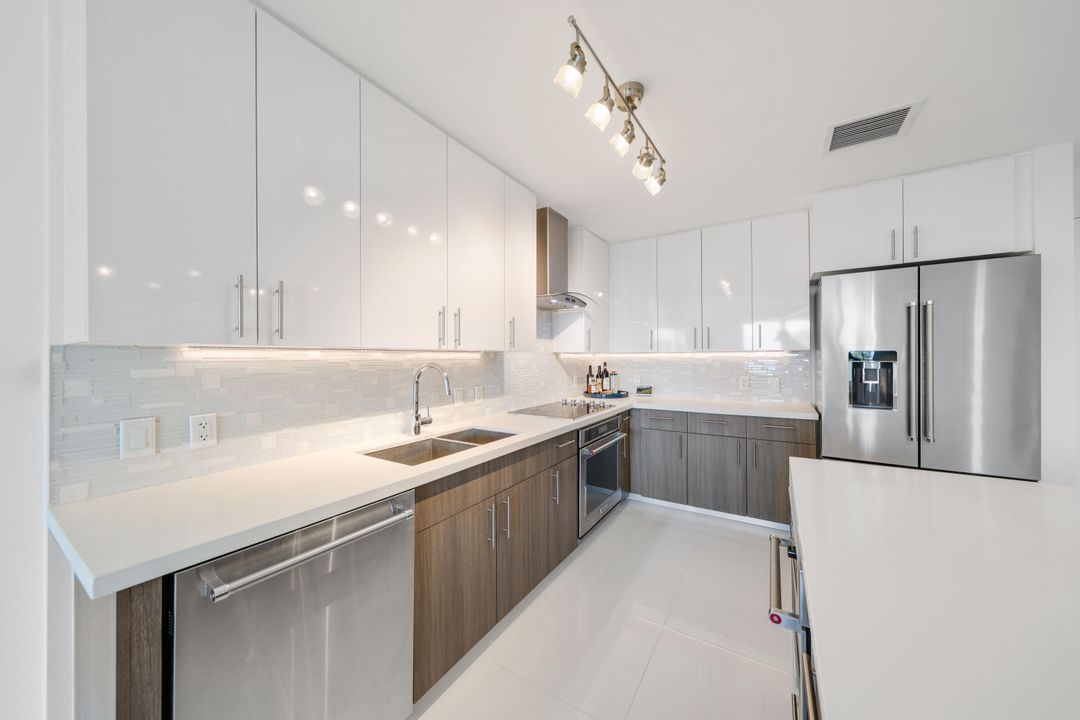 For Sale: $825,000 (1 beds, 1 baths, 926 Square Feet)