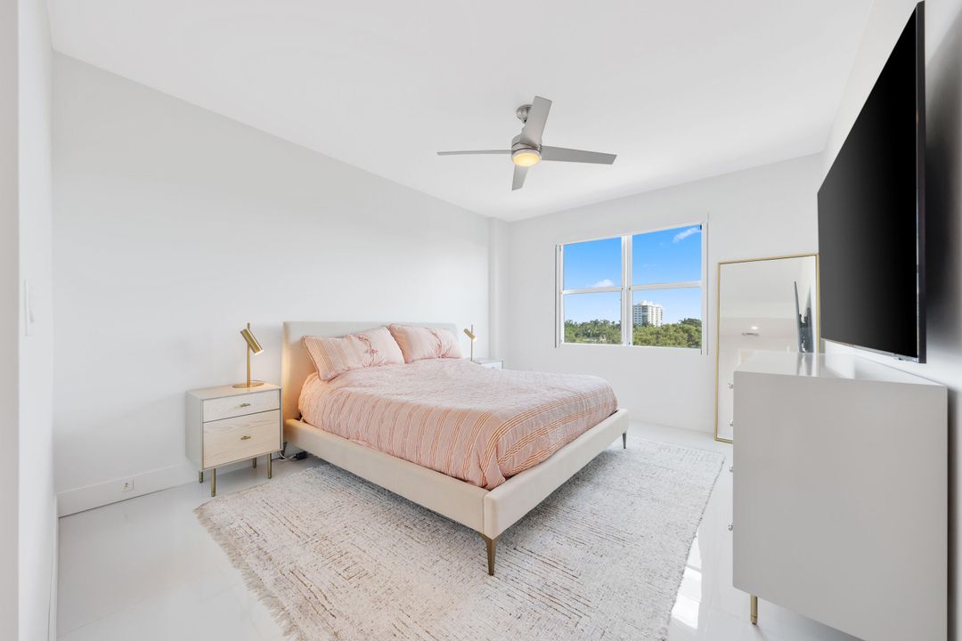 For Sale: $825,000 (1 beds, 1 baths, 926 Square Feet)