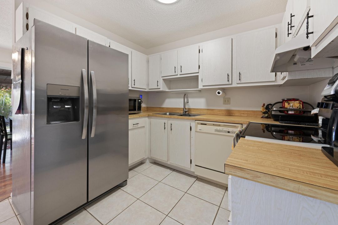 Active With Contract: $308,000 (3 beds, 2 baths, 1275 Square Feet)