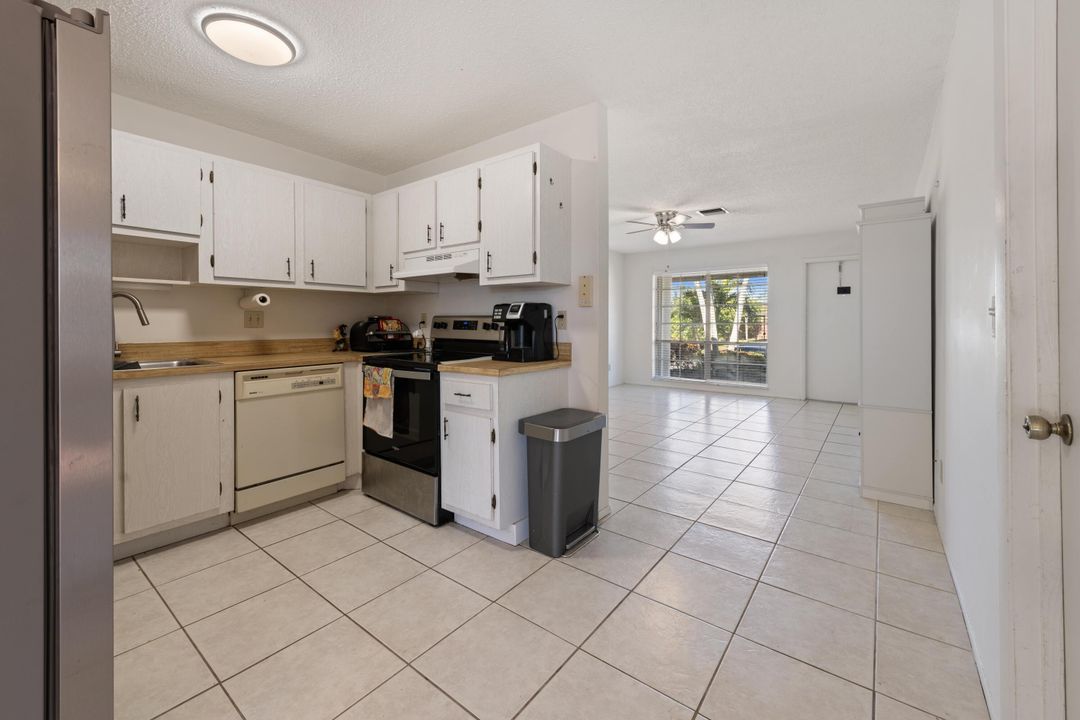 Active With Contract: $308,000 (3 beds, 2 baths, 1275 Square Feet)