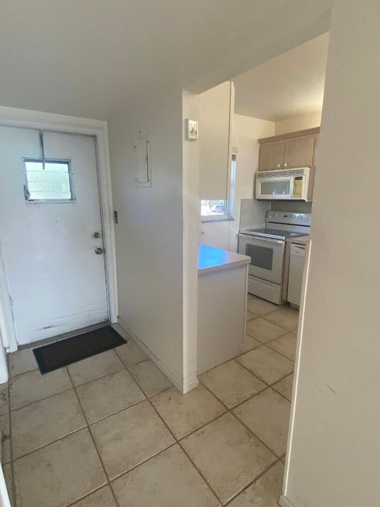 For Sale: $349,900 (2 beds, 2 baths, 1056 Square Feet)