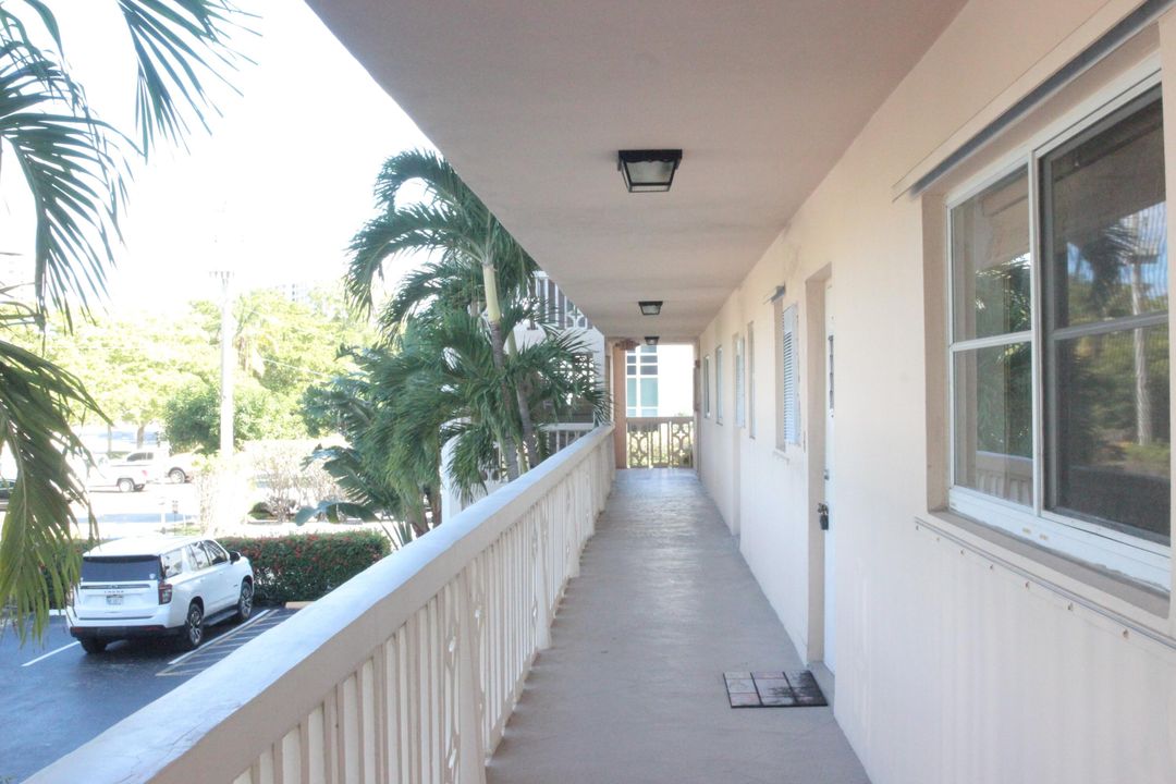 For Sale: $349,900 (2 beds, 2 baths, 1056 Square Feet)