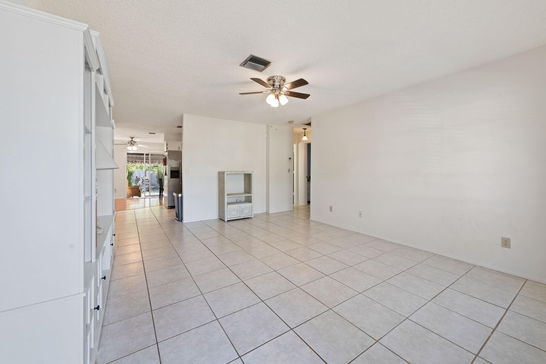 Active With Contract: $308,000 (3 beds, 2 baths, 1275 Square Feet)