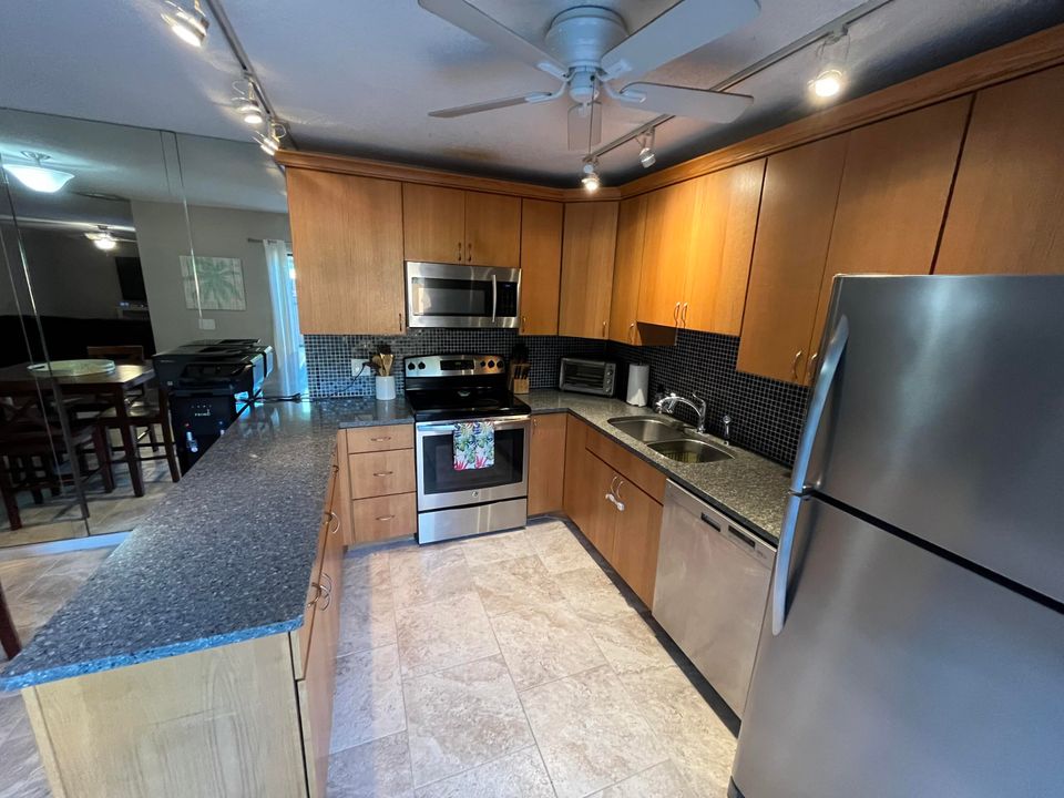 For Rent: $2,200 (2 beds, 2 baths, 1288 Square Feet)