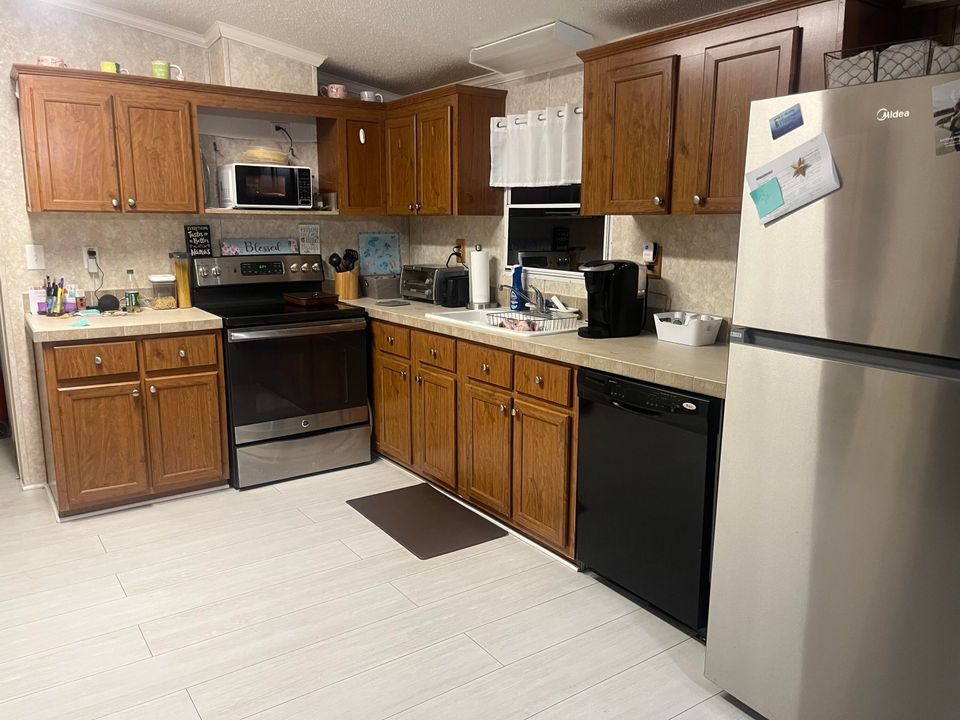 For Sale: $65,000 (2 beds, 2 baths, 1056 Square Feet)