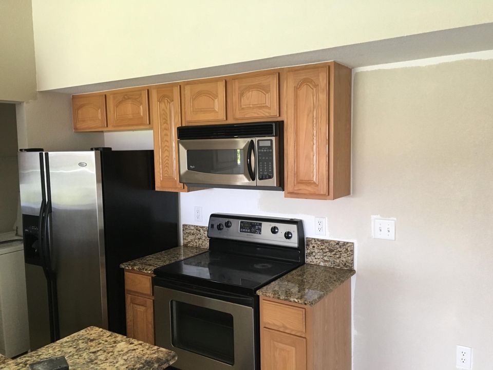 For Rent: $1,900 (2 beds, 2 baths, 960 Square Feet)