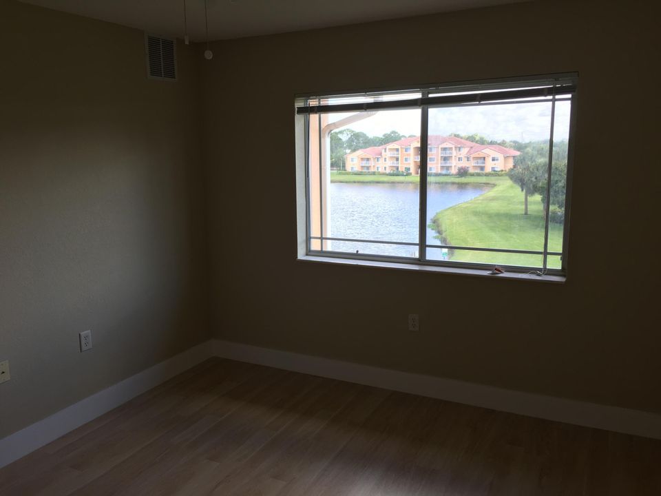 For Rent: $1,900 (2 beds, 2 baths, 960 Square Feet)