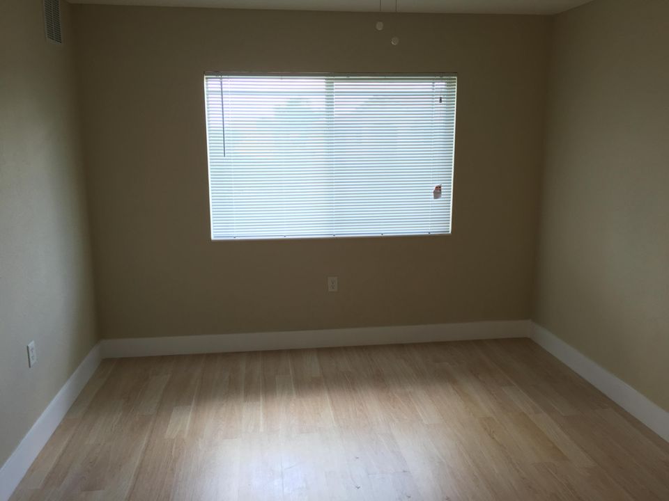 For Rent: $1,900 (2 beds, 2 baths, 960 Square Feet)