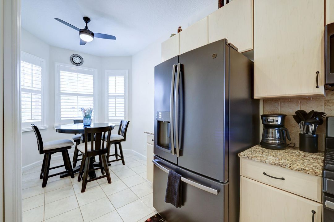 For Sale: $399,999 (2 beds, 2 baths, 1724 Square Feet)